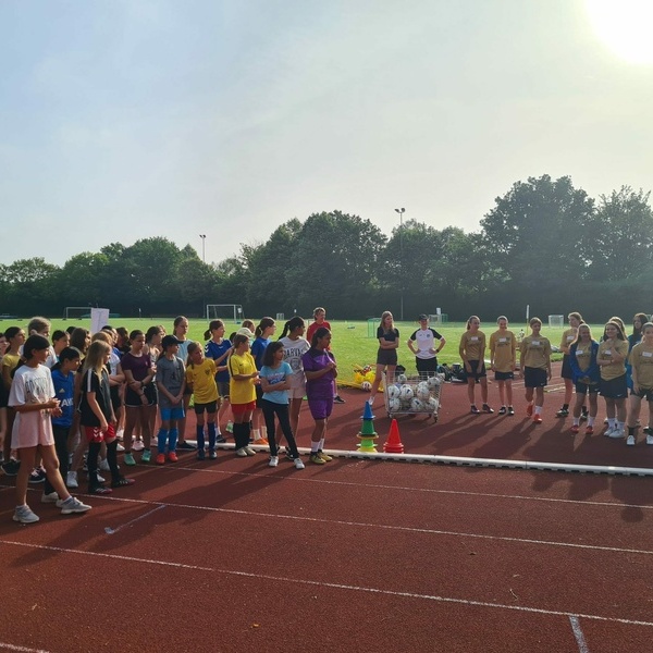 Mdchenfuball im Juni
