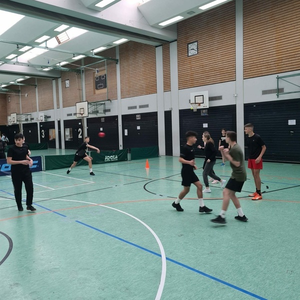 Vlkerballturnier in Klasse 8