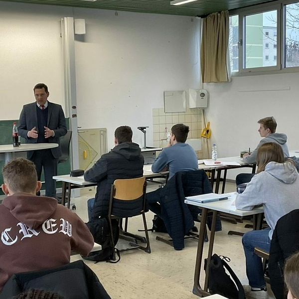 Realschler diskutieren mit Fechner