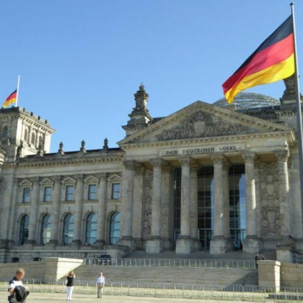 Einem Politiker in Berlin ber die Schulter schauen