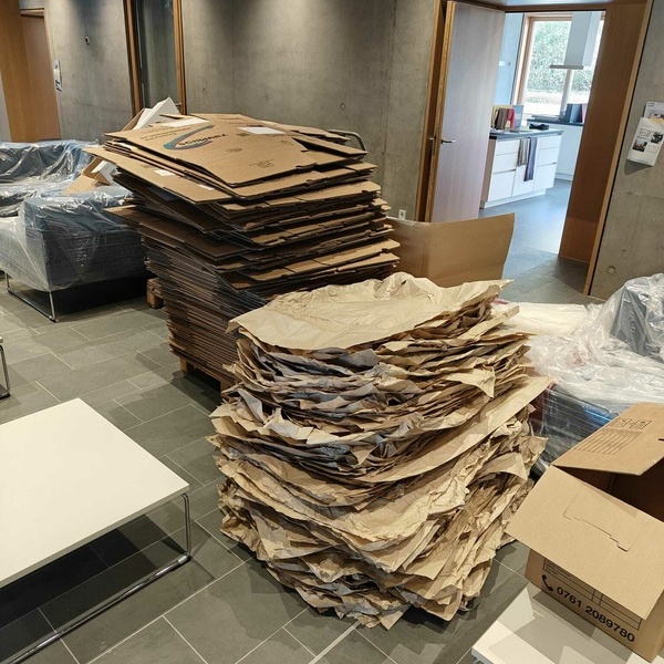 Ausgepackte Kartons
